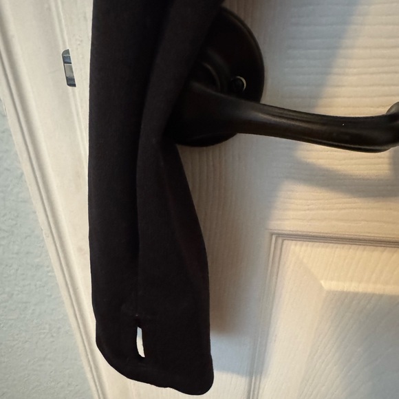 NWOT: The North Face black lightweight hoodie - Picture 2 of 4